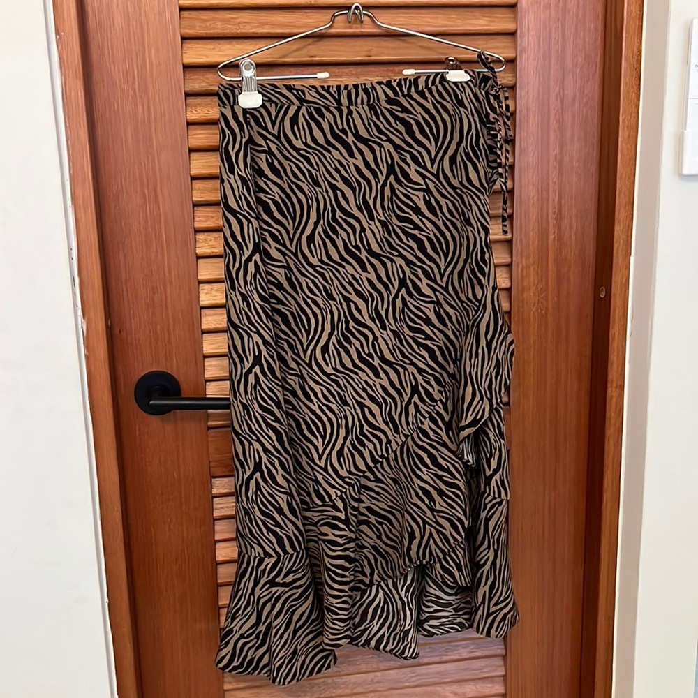 Animal Print wrap skirt in Caramel and Black color